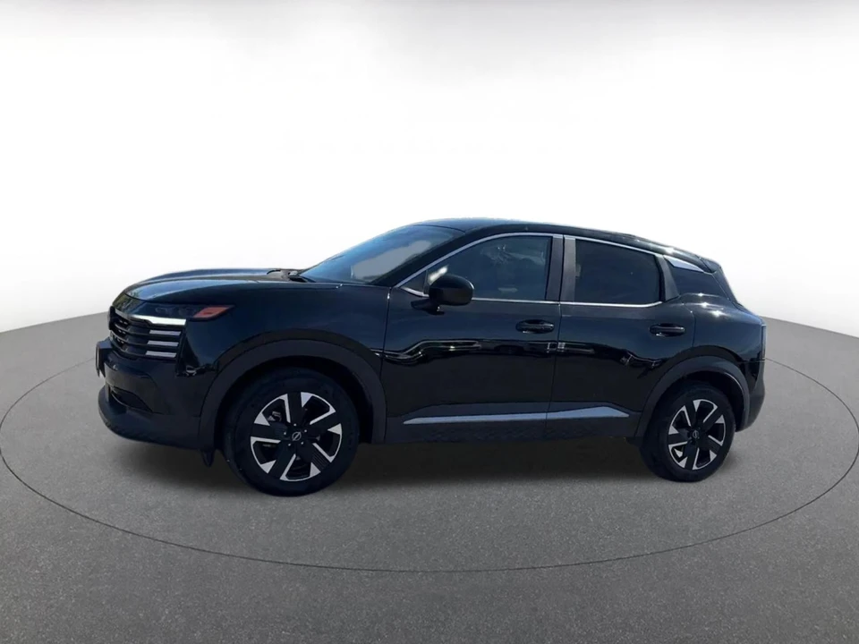 2025 Nissan Kicks - Image 8 of 31