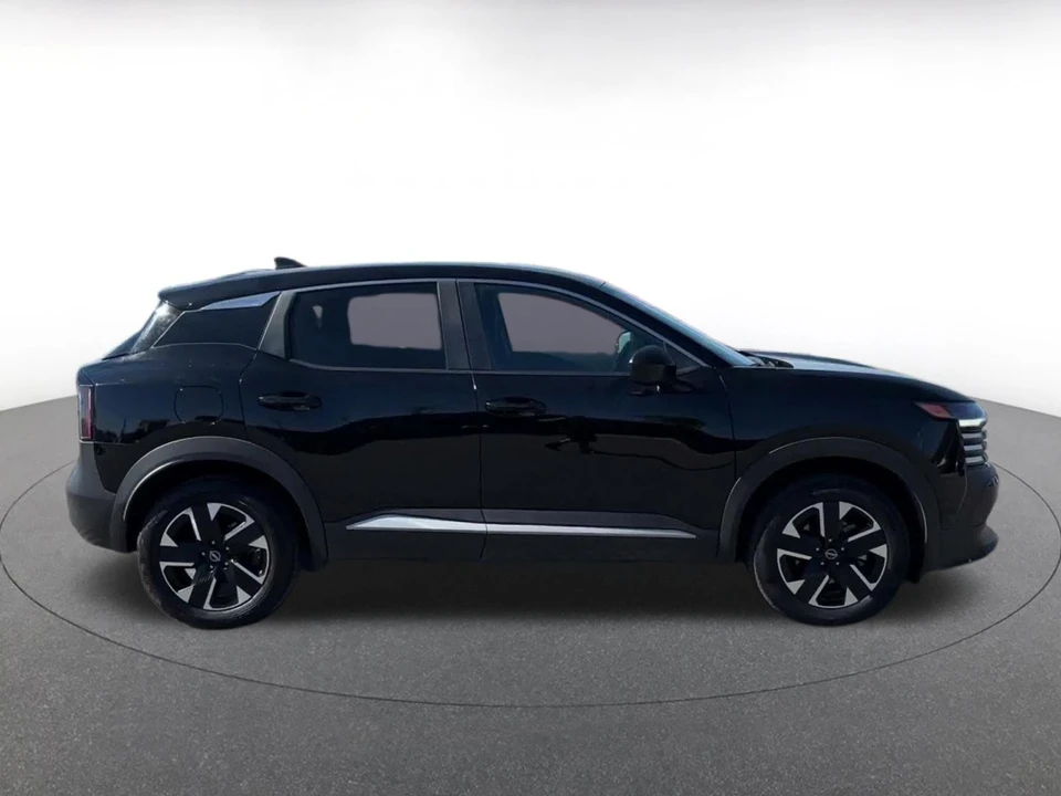 2025 Nissan Kicks - Image 17 of 31