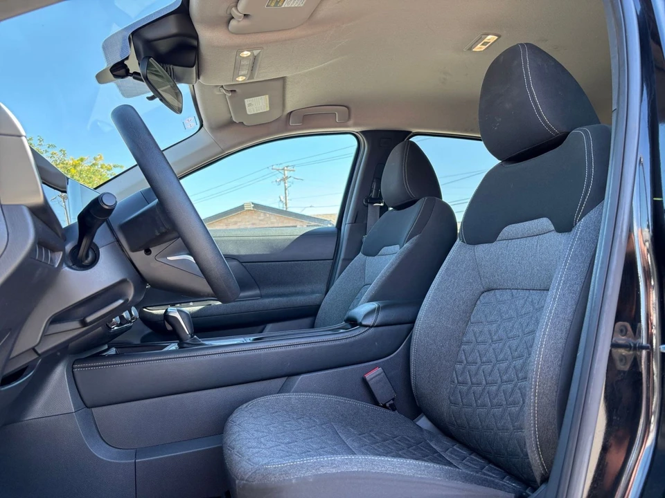 2025 Nissan Kicks - Image 26 of 31
