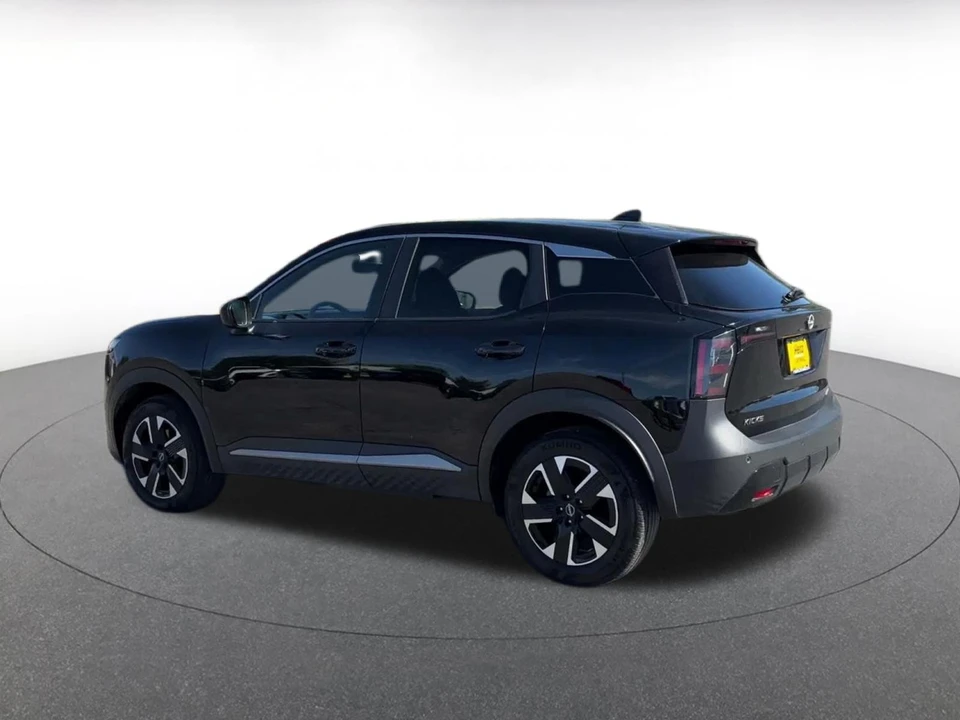 2025 Nissan Kicks - Image 11 of 31