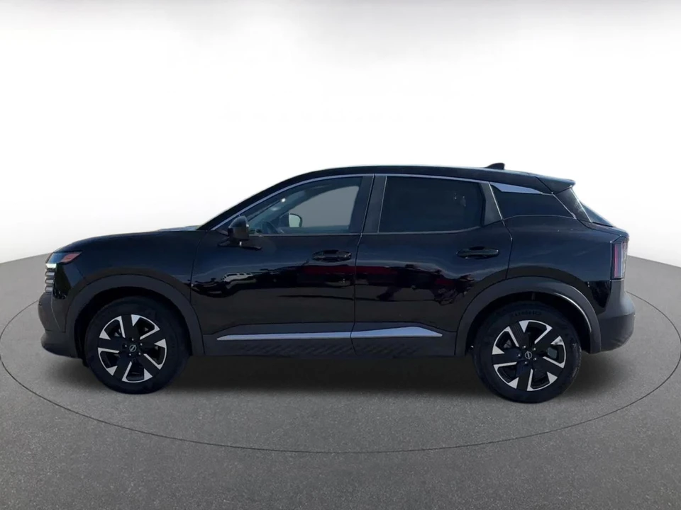2025 Nissan Kicks - Image 9 of 31