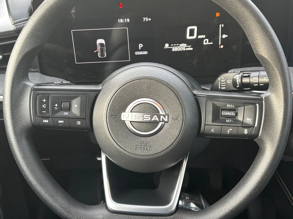 2025 Nissan Kicks - Image 24 of 31