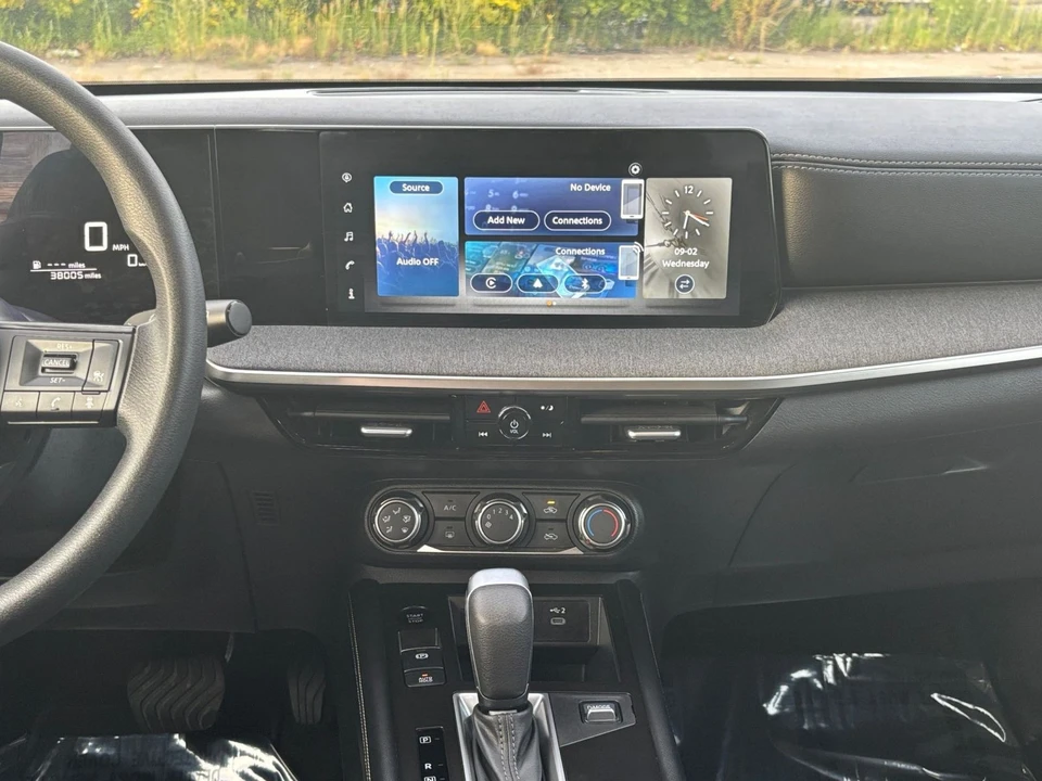2025 Nissan Kicks - Image 18 of 31