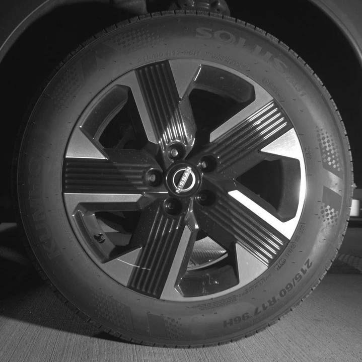 2025 Nissan Kicks - Image 18 of 23