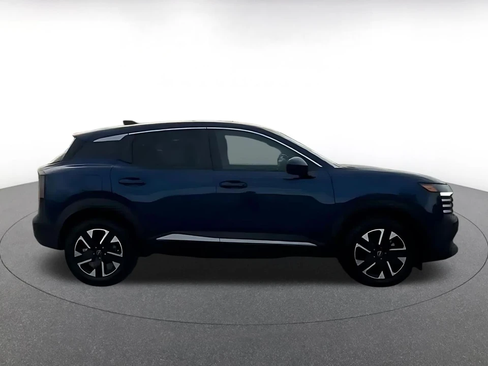 2025 Nissan Kicks - Image 17 of 31