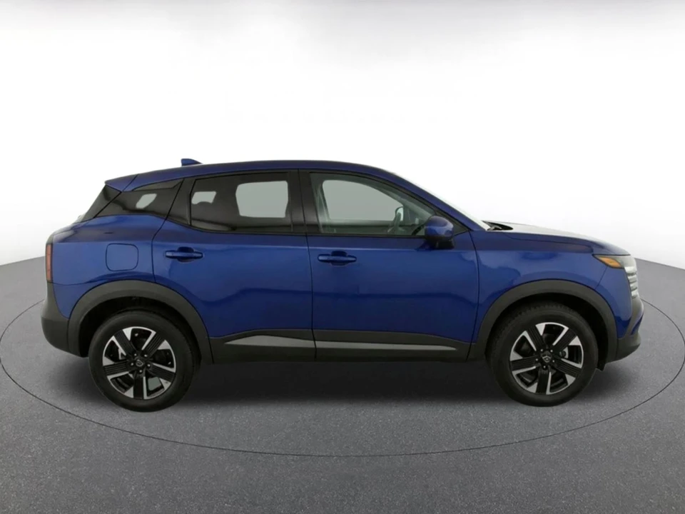 2025 Nissan Kicks - Image 15 of 23
