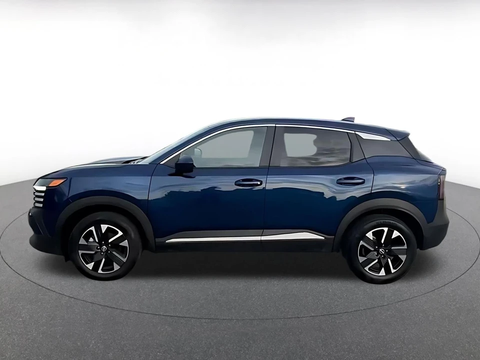 2025 Nissan Kicks - Image 9 of 31