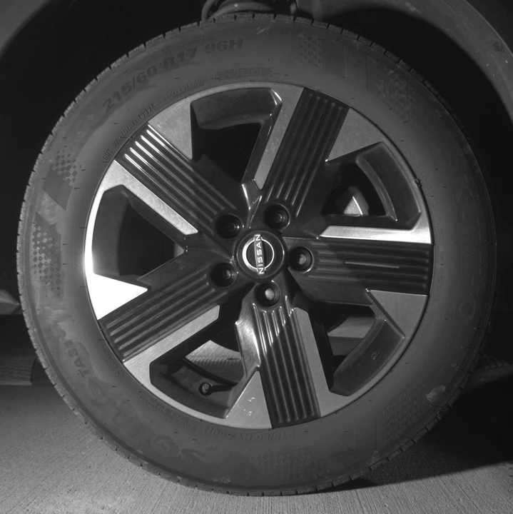 2025 Nissan Kicks - Image 17 of 23