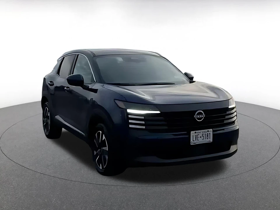 2025 Nissan Kicks - Image 2 of 31