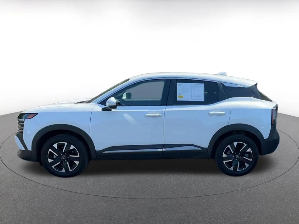 2025 Nissan Kicks - Image 11 of 31