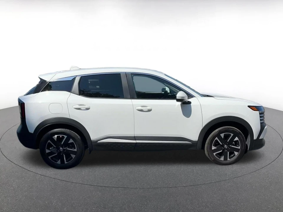 2025 Nissan Kicks - Image 18 of 31