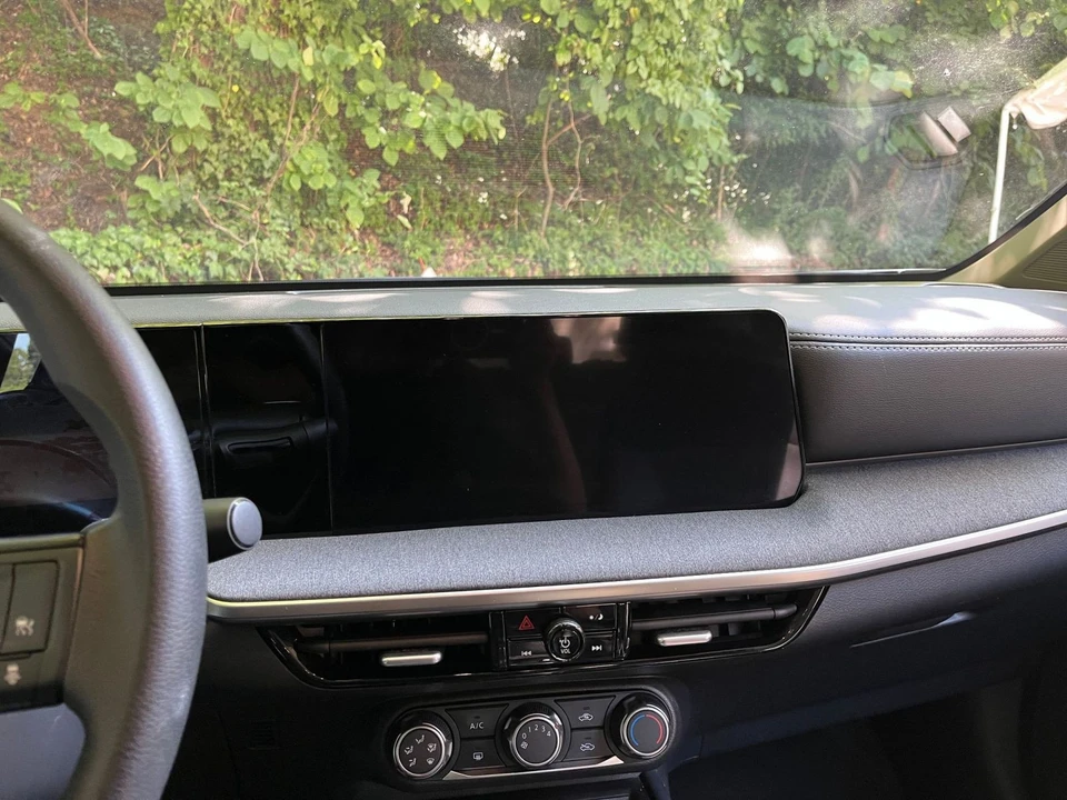 2025 Nissan Kicks - Image 19 of 31