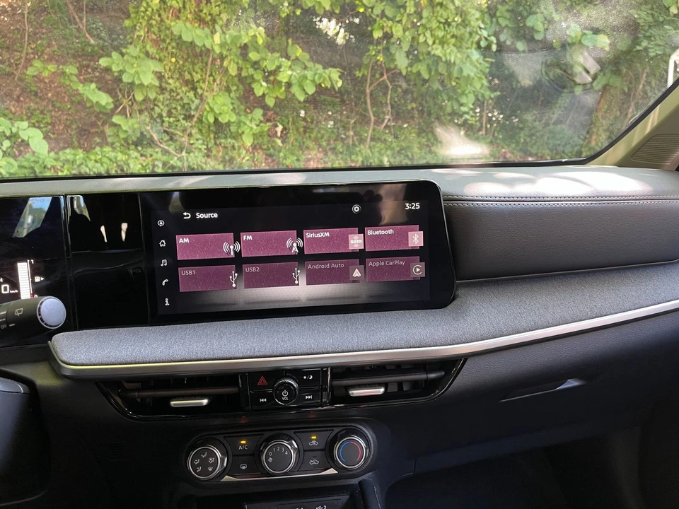 2025 Nissan Kicks - Image 22 of 31