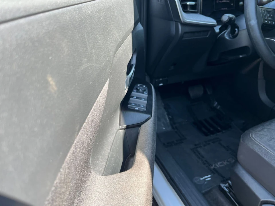 2025 Nissan Kicks - Image 20 of 31