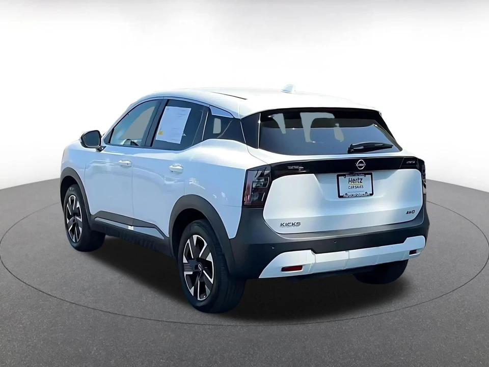 2025 Nissan Kicks - Image 13 of 31