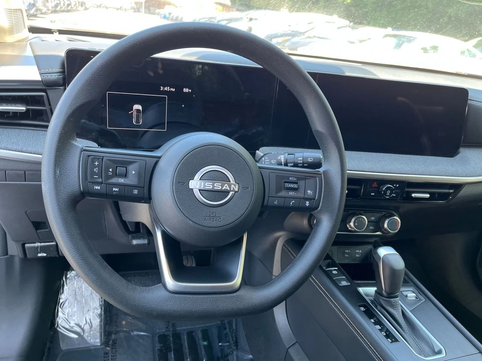 2025 Nissan Kicks - Image 27 of 31