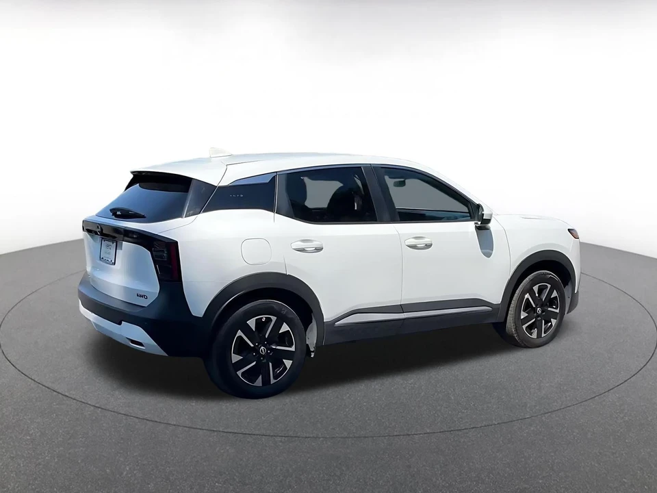 2025 Nissan Kicks - Image 16 of 31