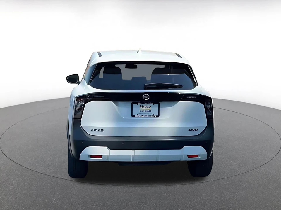 2025 Nissan Kicks - Image 14 of 31