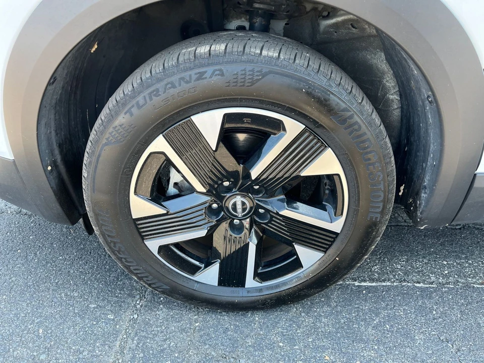 2025 Nissan Kicks - Image 30 of 31
