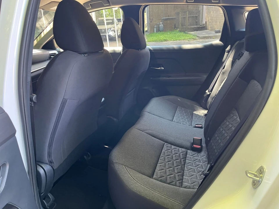2025 Nissan Kicks - Image 25 of 31