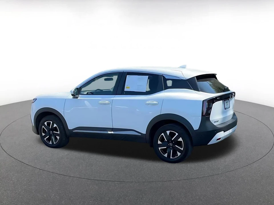 2025 Nissan Kicks - Image 12 of 31