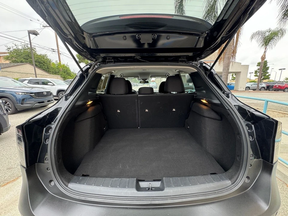 2025 Nissan Kicks - Image 30 of 31