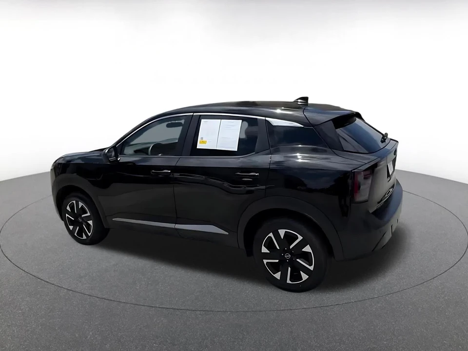 2025 Nissan Kicks - Image 14 of 31