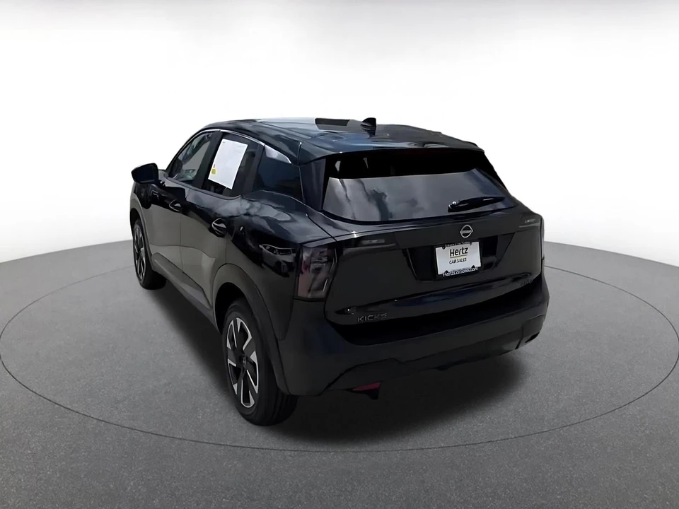 2025 Nissan Kicks - Image 15 of 31