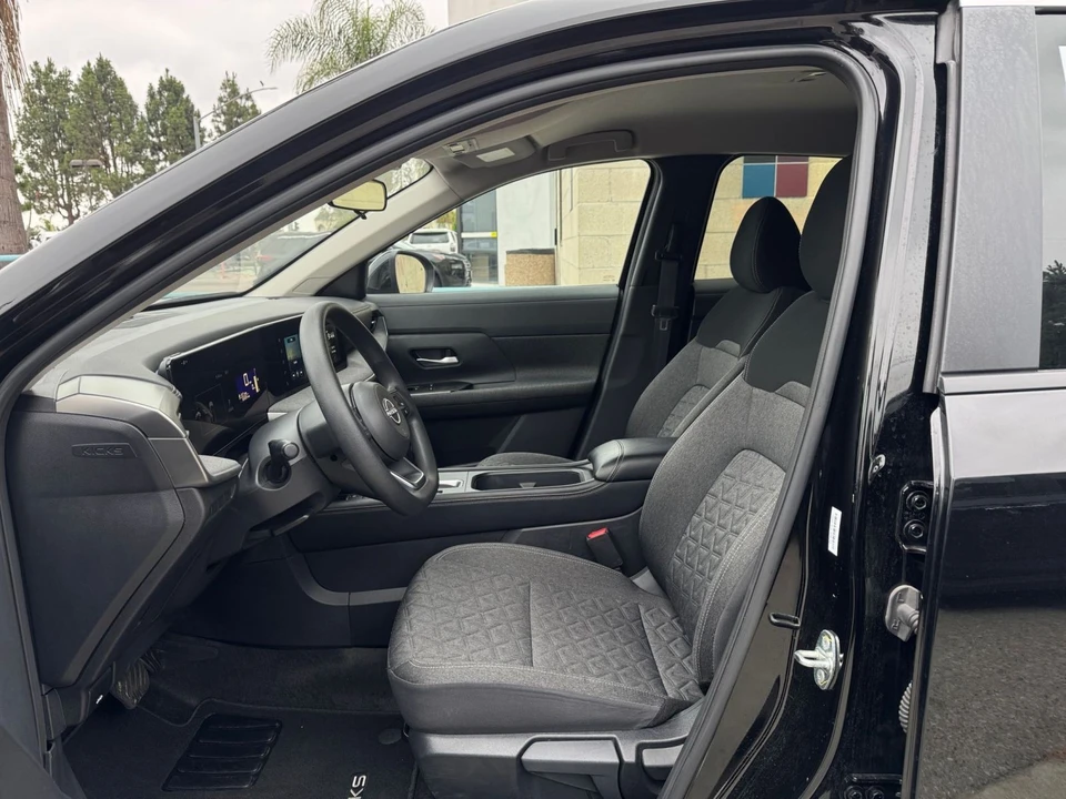 2025 Nissan Kicks - Image 26 of 31