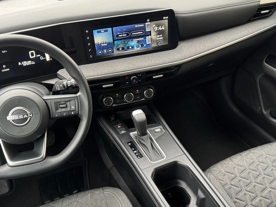 2025 Nissan Kicks - Image 21 of 31