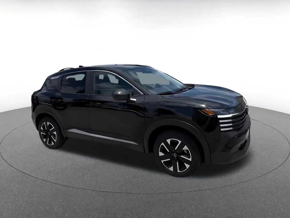 2025 Nissan Kicks - Image 2 of 31