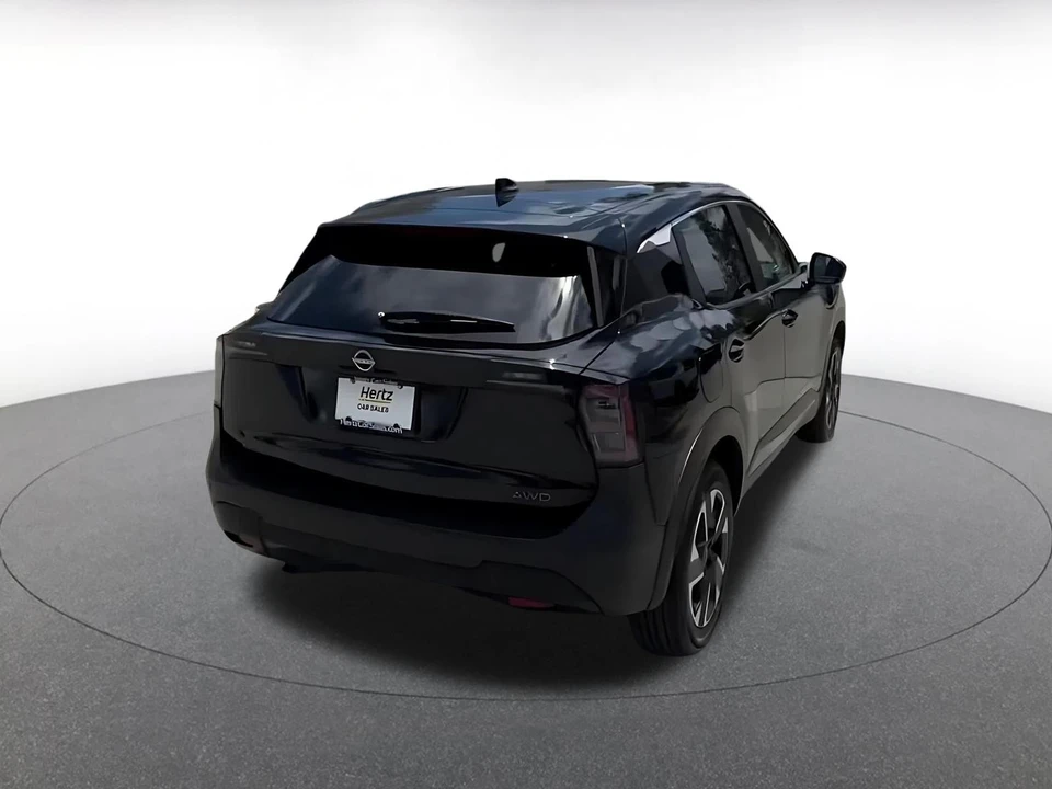 2025 Nissan Kicks - Image 16 of 31