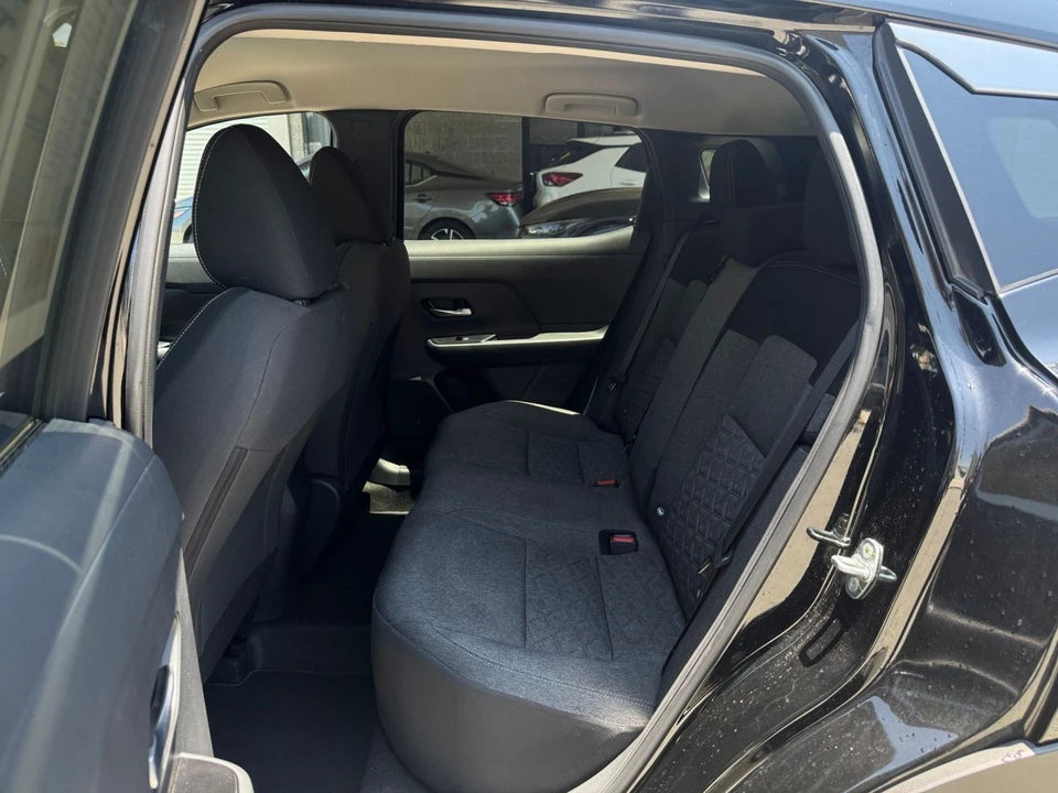 2025 Nissan Kicks - Image 24 of 31