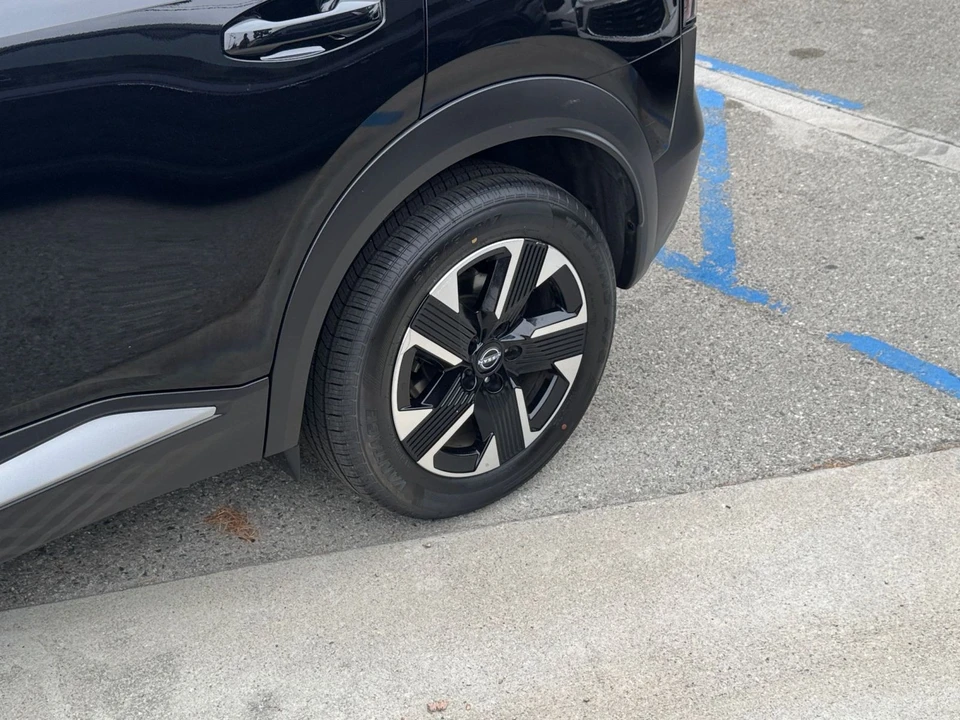 2025 Nissan Kicks - Image 29 of 31