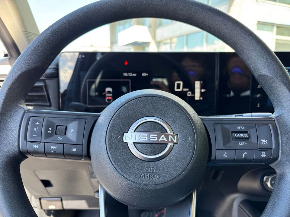 2025 Nissan Kicks - Image 27 of 31