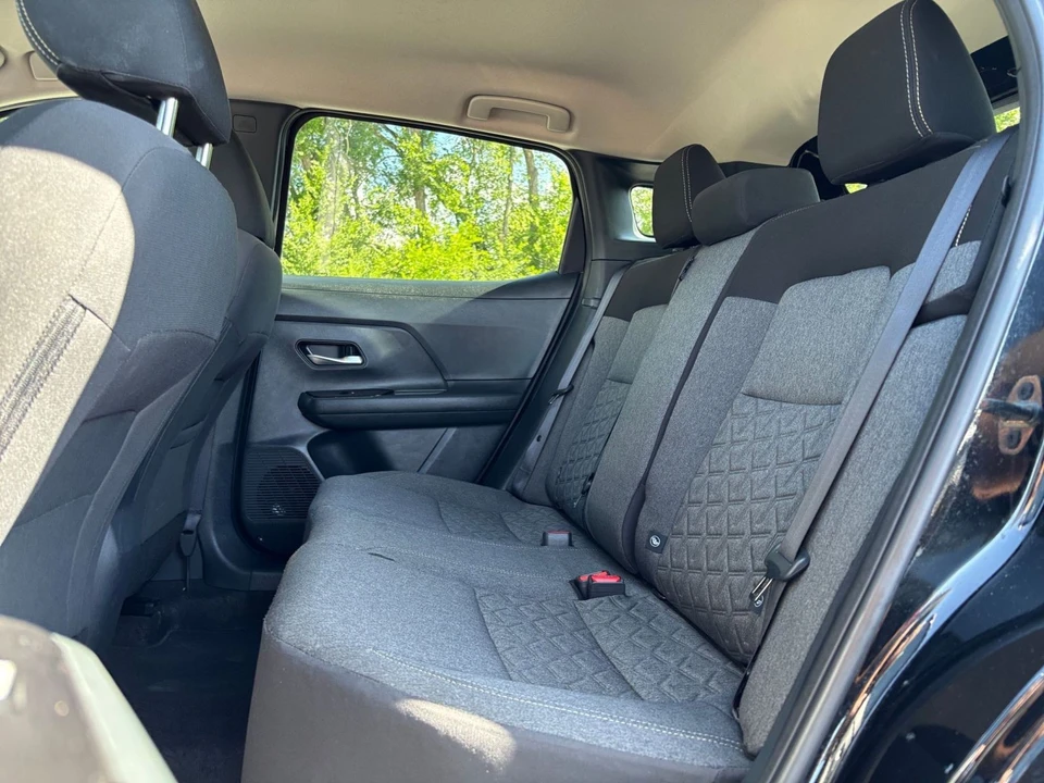 2025 Nissan Kicks - Image 24 of 31