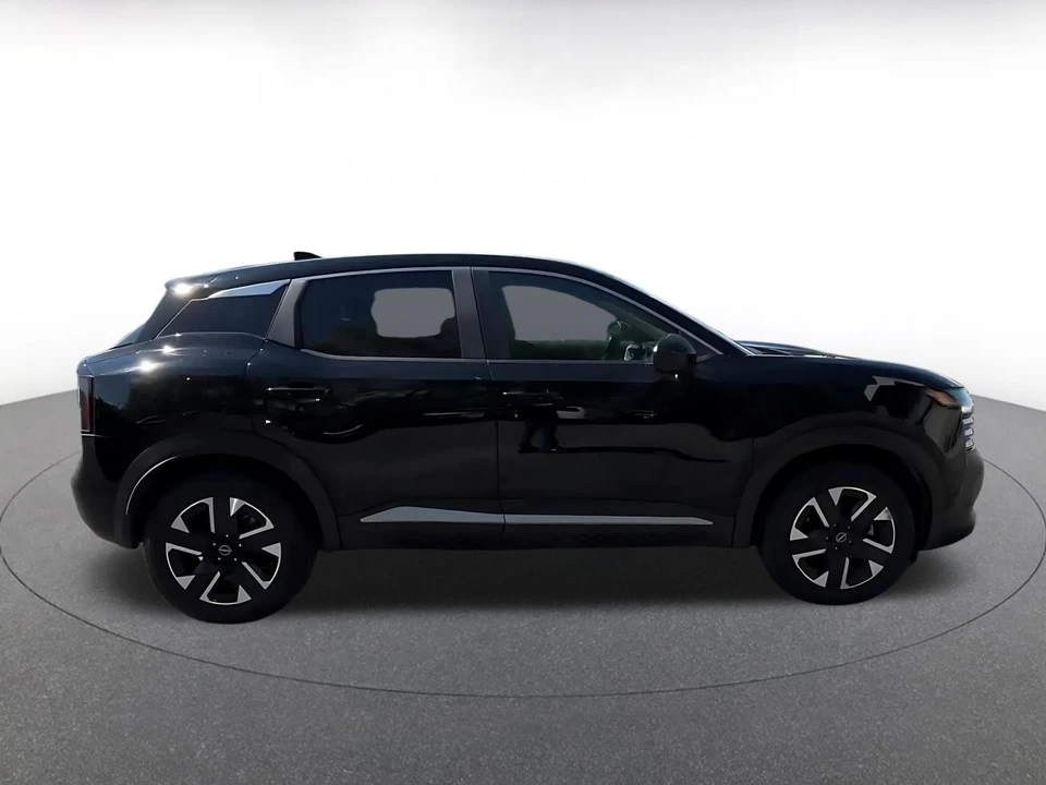 2025 Nissan Kicks - Image 17 of 31