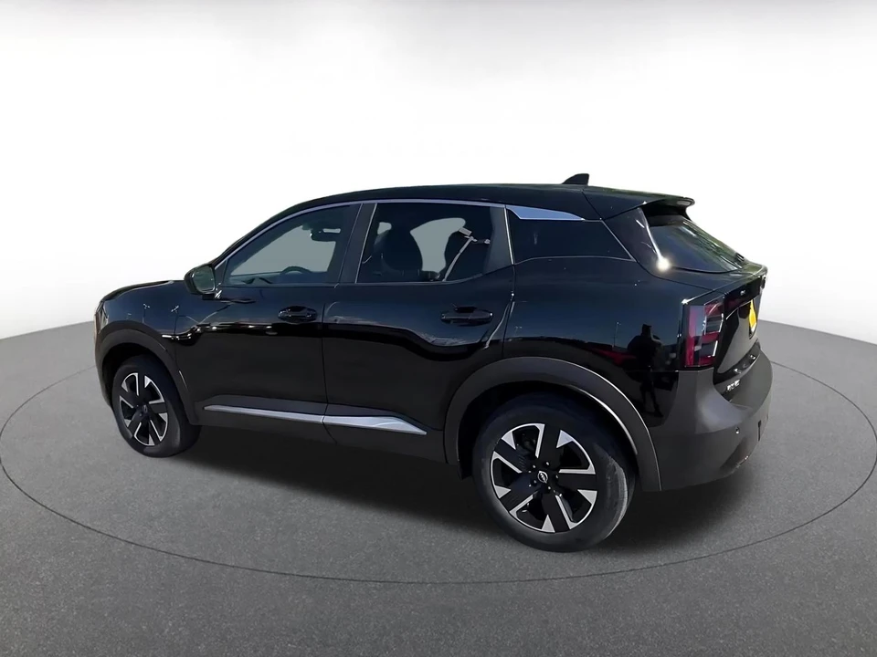 2025 Nissan Kicks - Image 9 of 31