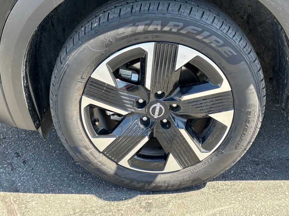 2025 Nissan Kicks - Image 29 of 31