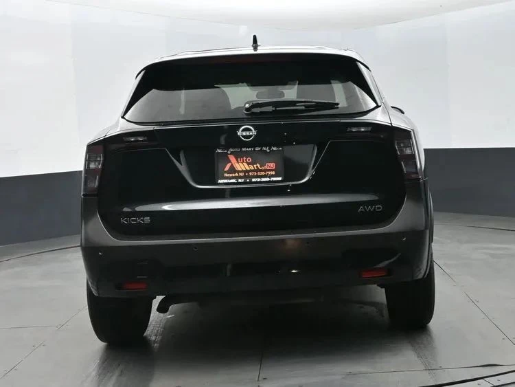 2025 Nissan Kicks - Image 8 of 12