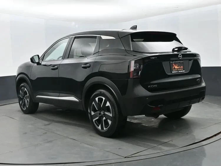 2025 Nissan Kicks - Image 9 of 12