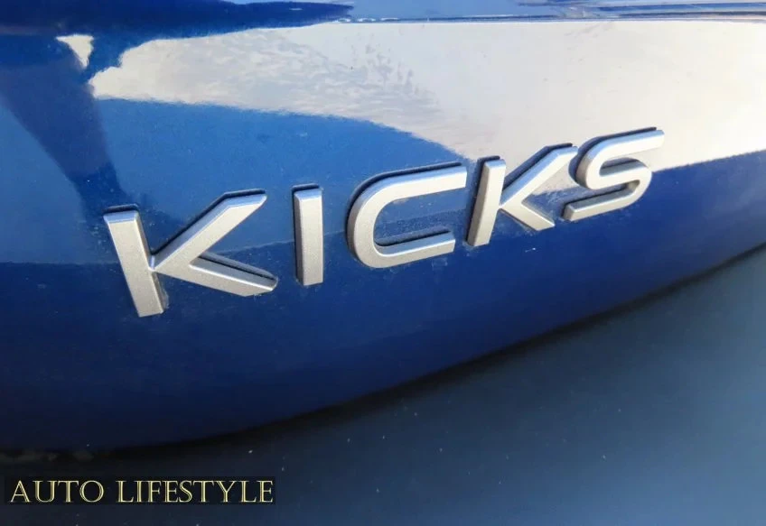 2025 Nissan Kicks - Image 16 of 31