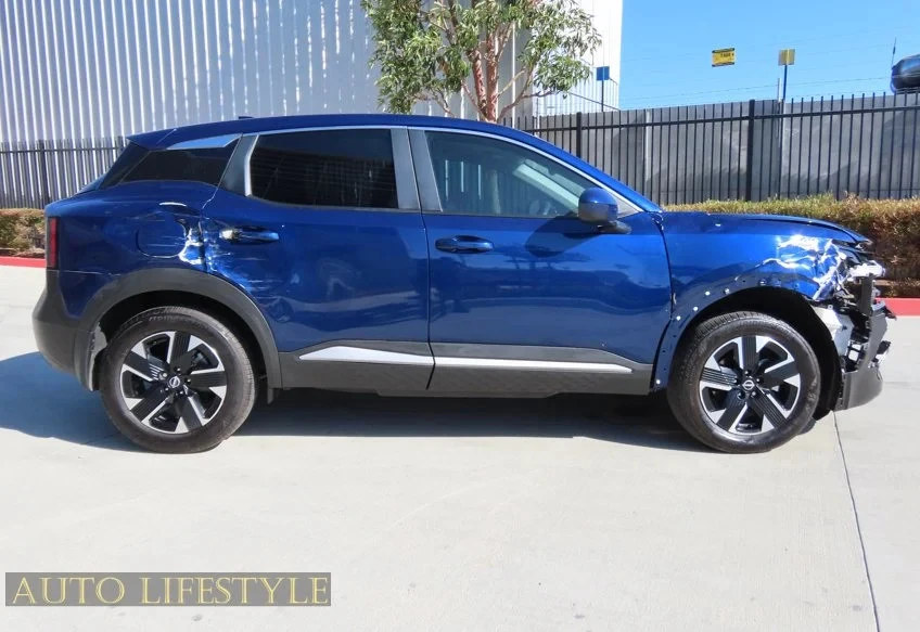 2025 Nissan Kicks - Image 9 of 31