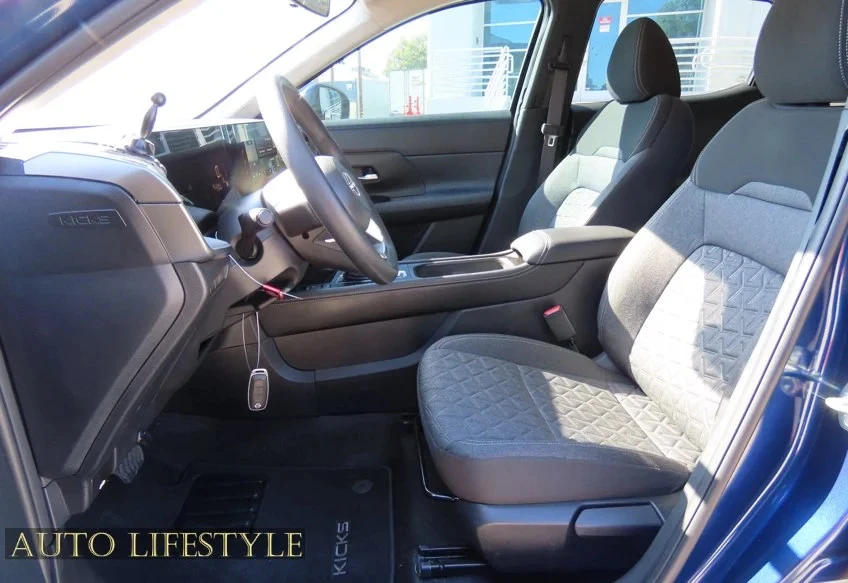 2025 Nissan Kicks - Image 23 of 31