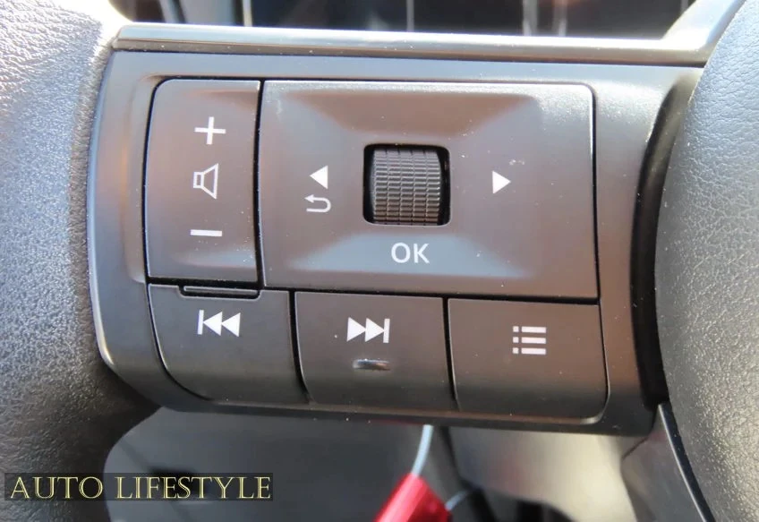 2025 Nissan Kicks - Image 31 of 31