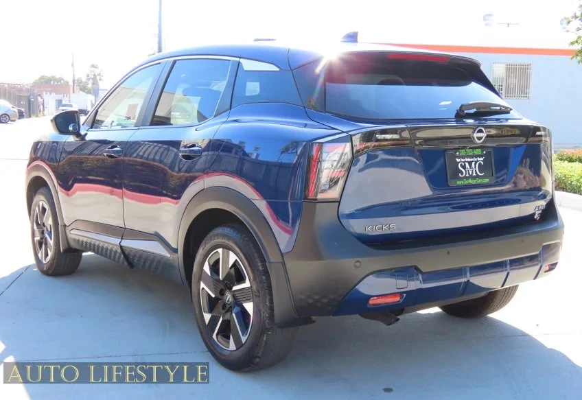 2025 Nissan Kicks - Image 5 of 31
