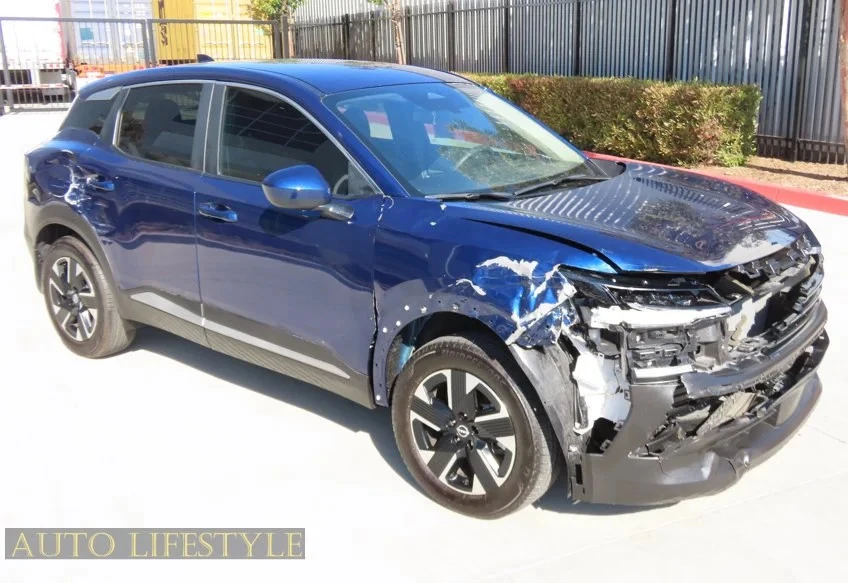 2025 Nissan Kicks - Image 2 of 31