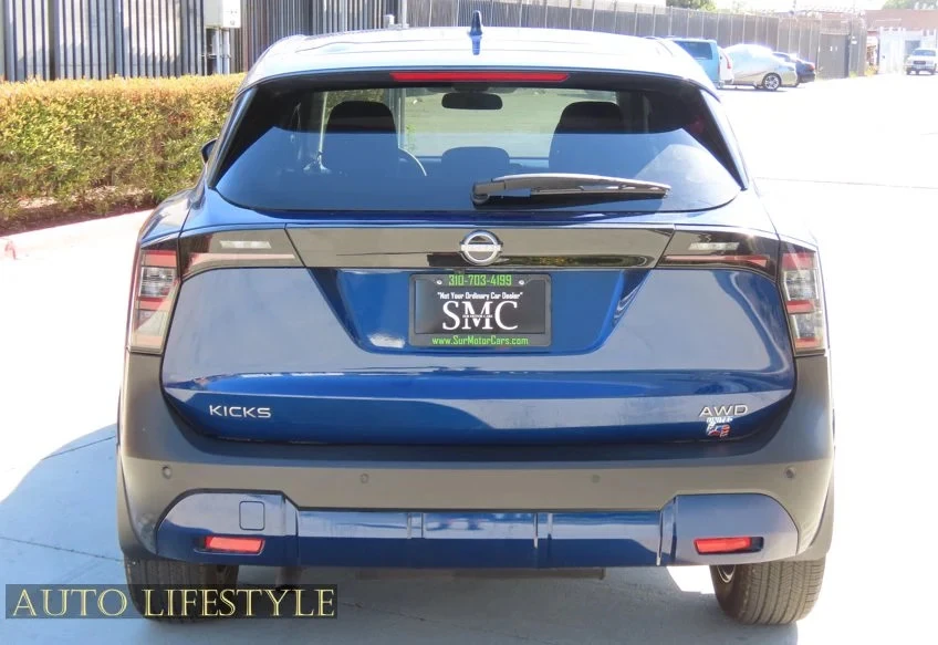 2025 Nissan Kicks - Image 12 of 31