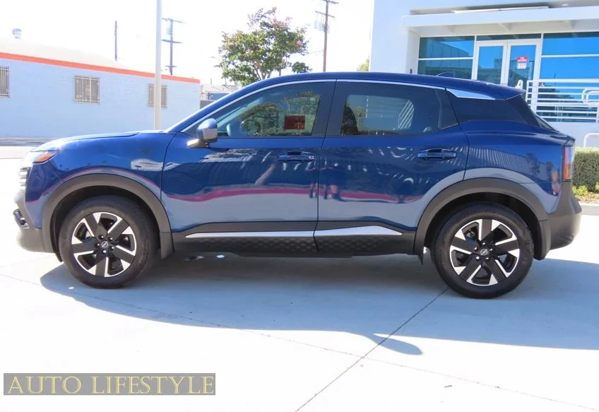 2025 Nissan Kicks - Image 10 of 31