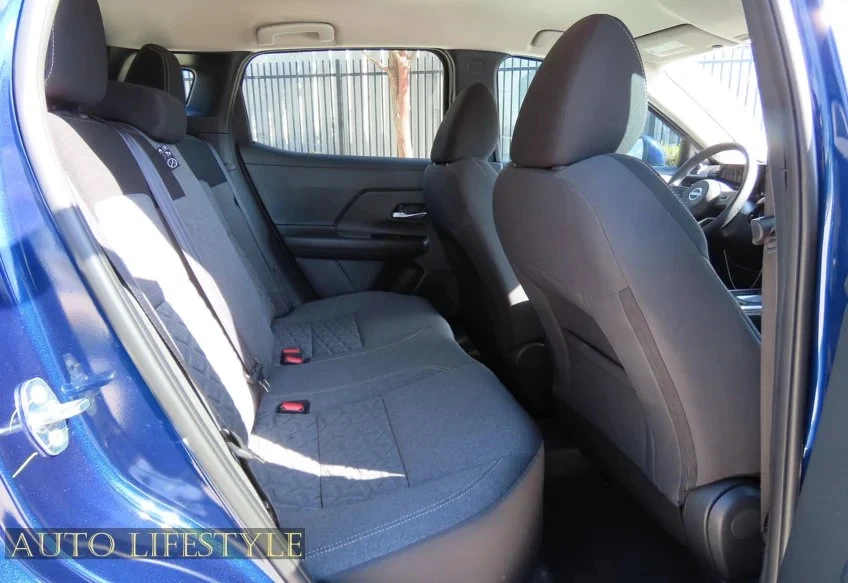 2025 Nissan Kicks - Image 29 of 31